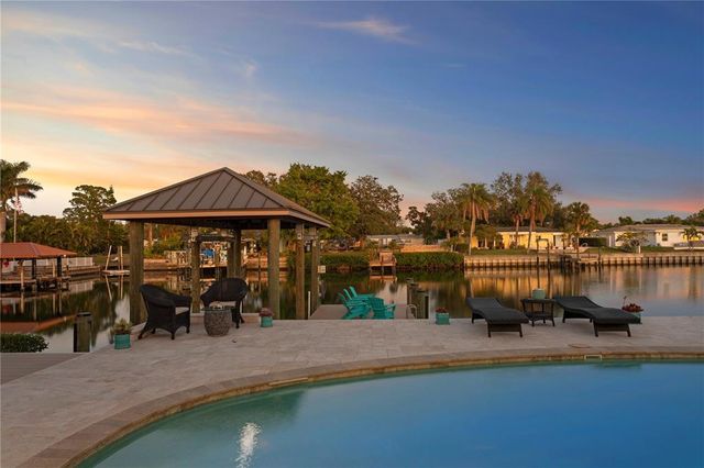 3943 FONTAINEBLEAU DRIVE, Tampa, FL 33634