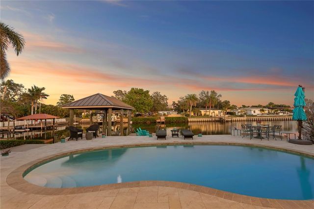 3943 FONTAINEBLEAU DRIVE, Tampa, FL 33634