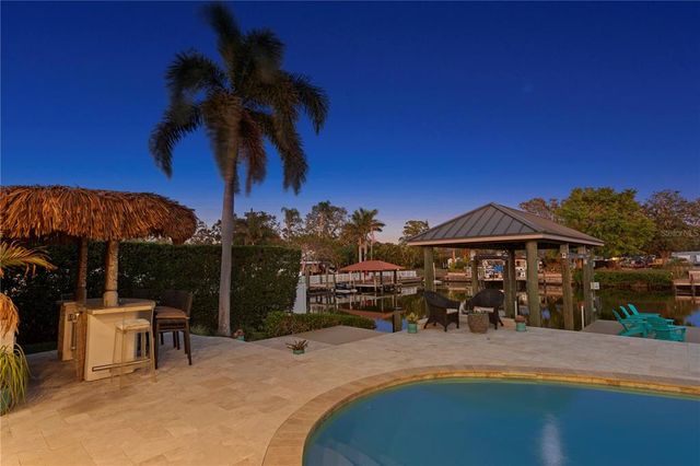 3943 FONTAINEBLEAU DRIVE, Tampa, FL 33634