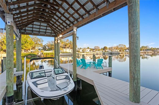 3943 FONTAINEBLEAU DRIVE, Tampa, FL 33634