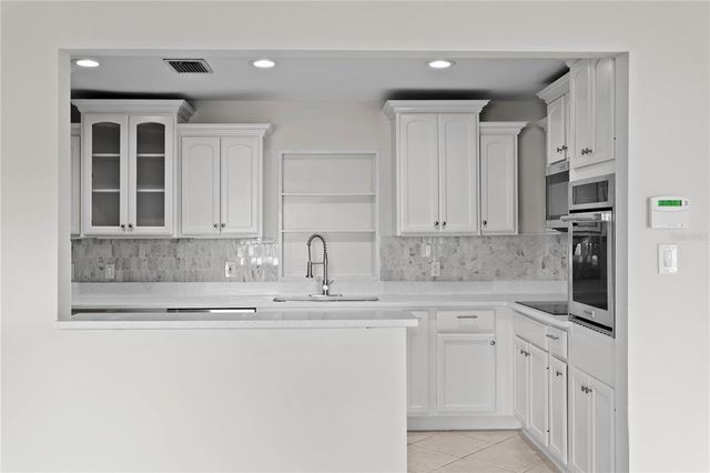 3943 FONTAINEBLEAU DRIVE, Tampa, FL 33634