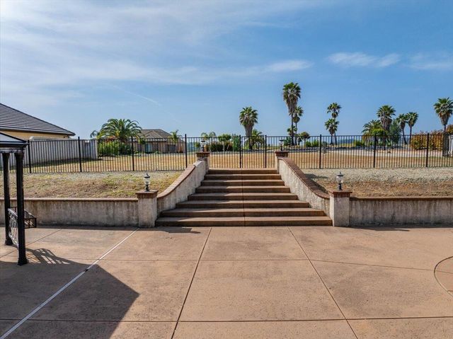 871 Santa Cruz Drive, Redding, CA 96003