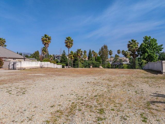 871 Santa Cruz Drive, Redding, CA 96003