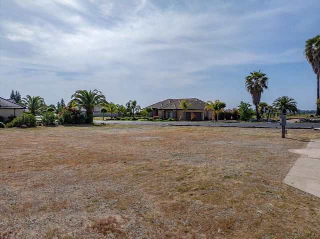 871 Santa Cruz Drive, Redding, CA 96003