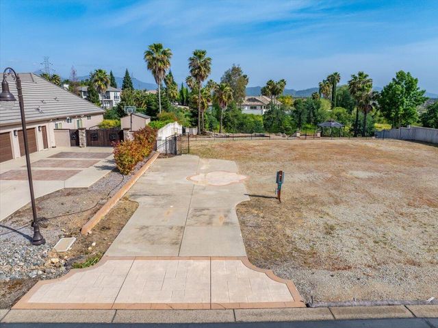 871 Santa Cruz Drive, Redding, CA 96003