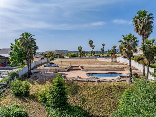 871 Santa Cruz Drive, Redding, CA 96003