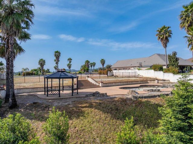 871 Santa Cruz Drive, Redding, CA 96003