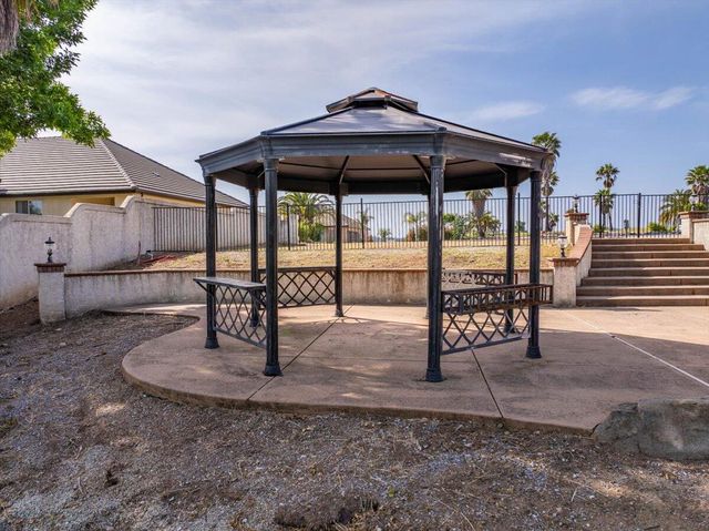 871 Santa Cruz Drive, Redding, CA 96003