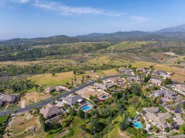 871 Santa Cruz Drive, Redding, CA 96003