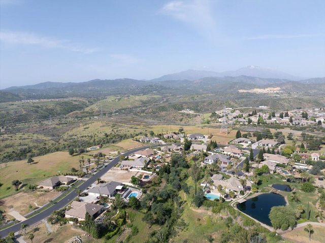 871 Santa Cruz Drive, Redding, CA 96003