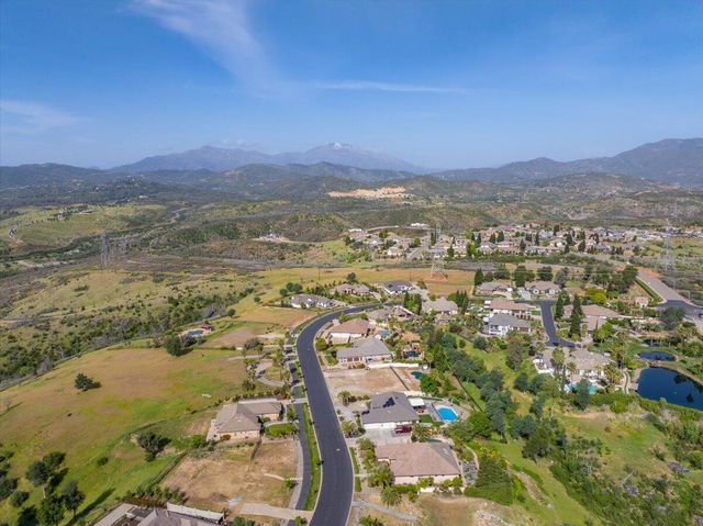 871 Santa Cruz Drive, Redding, CA 96003
