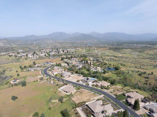 871 Santa Cruz Drive, Redding, CA 96003