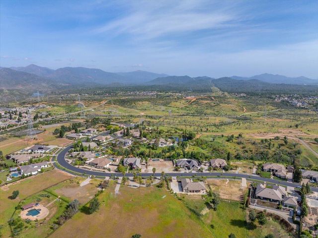 871 Santa Cruz Drive, Redding, CA 96003