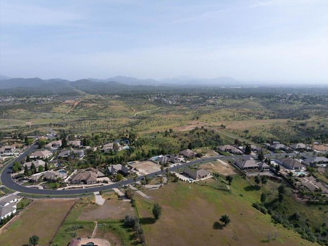 871 Santa Cruz Drive, Redding, CA 96003