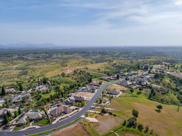 871 Santa Cruz Drive, Redding, CA 96003