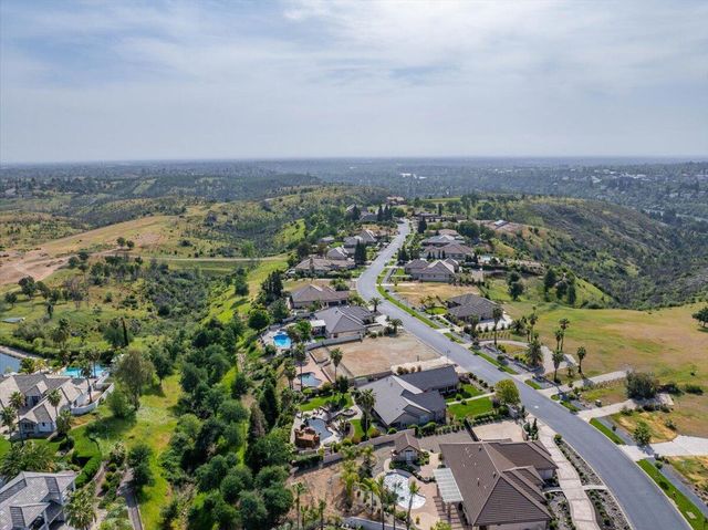 871 Santa Cruz Drive, Redding, CA 96003