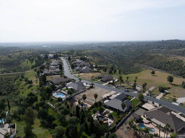871 Santa Cruz Drive, Redding, CA 96003
