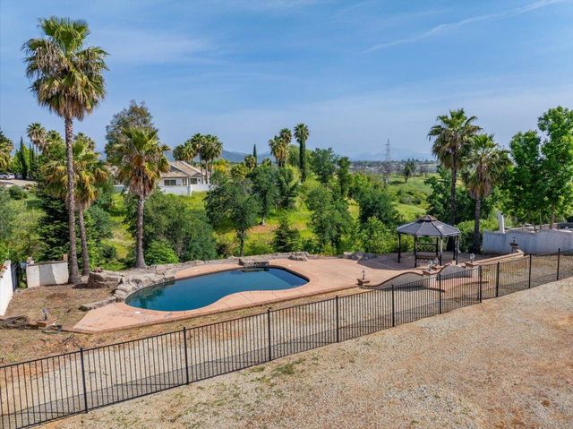 871 Santa Cruz Drive, Redding, CA 96003