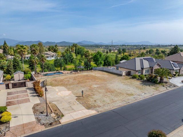 871 Santa Cruz Drive, Redding, CA 96003
