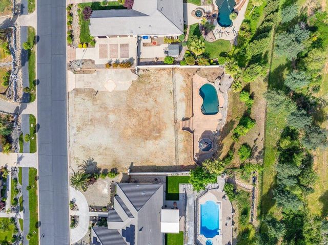 871 Santa Cruz Drive, Redding, CA 96003