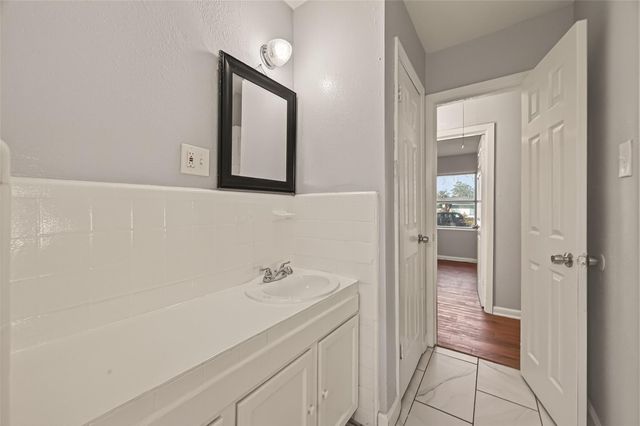 6058 Glenhurst Drive, Houston, TX 77033