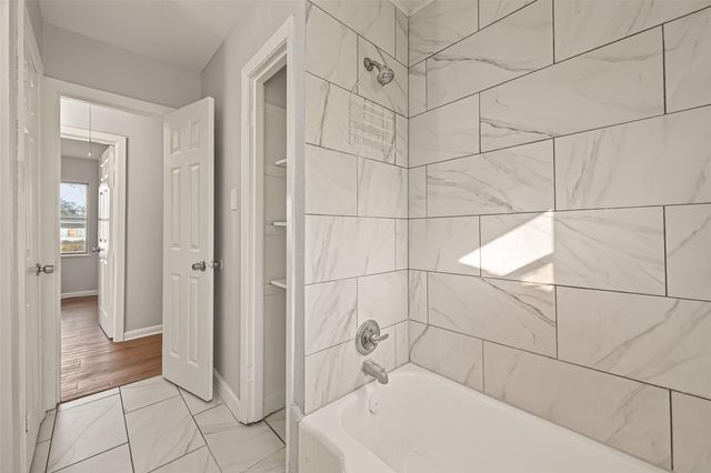 6058 Glenhurst Drive, Houston, TX 77033