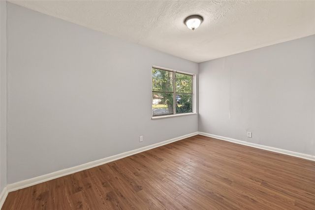 6058 Glenhurst Drive, Houston, TX 77033