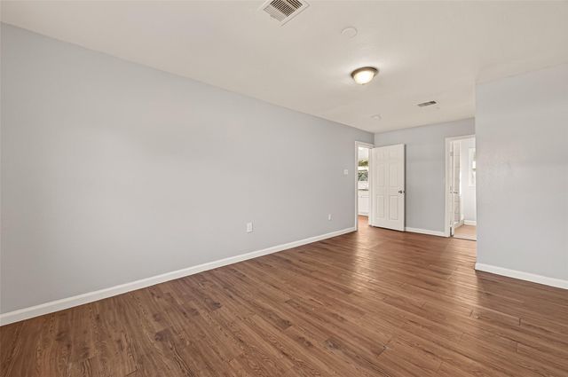 6058 Glenhurst Drive, Houston, TX 77033