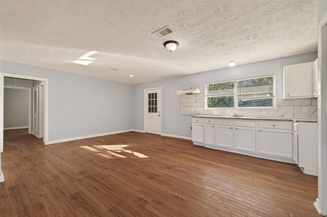 6058 Glenhurst Drive, Houston, TX 77033