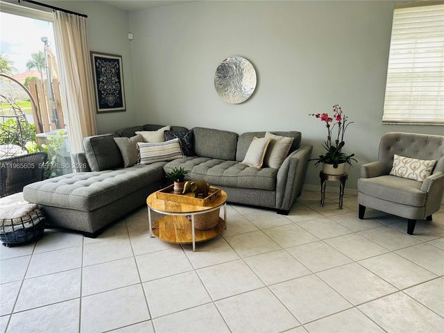 3776 San Simeon Cir, Weston, FL 33331