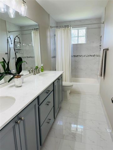 3776 San Simeon Cir, Weston, FL 33331