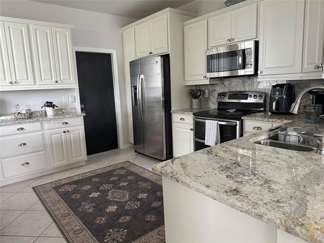 3776 San Simeon Cir, Weston, FL 33331