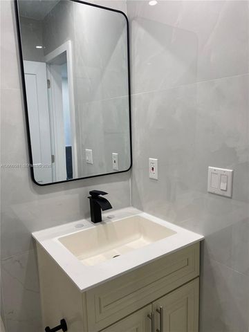 2350 SW 26th Ln, Miami, FL 33133