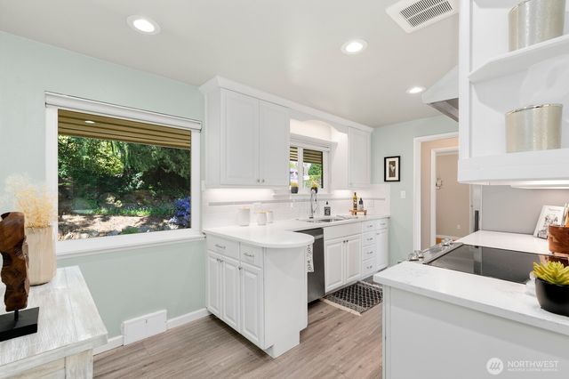 1429 SW 170th Street, Normandy Park, WA 98166