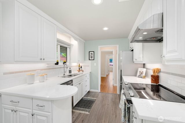 1429 SW 170th Street, Normandy Park, WA 98166