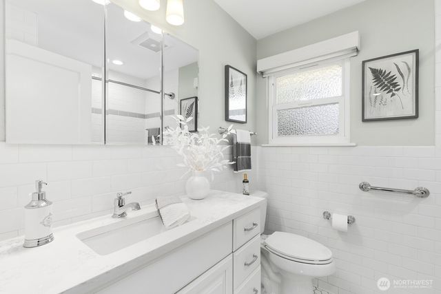 1429 SW 170th Street, Normandy Park, WA 98166