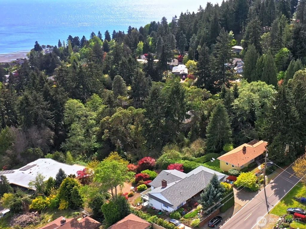 1429 SW 170th Street, Normandy Park, WA 98166