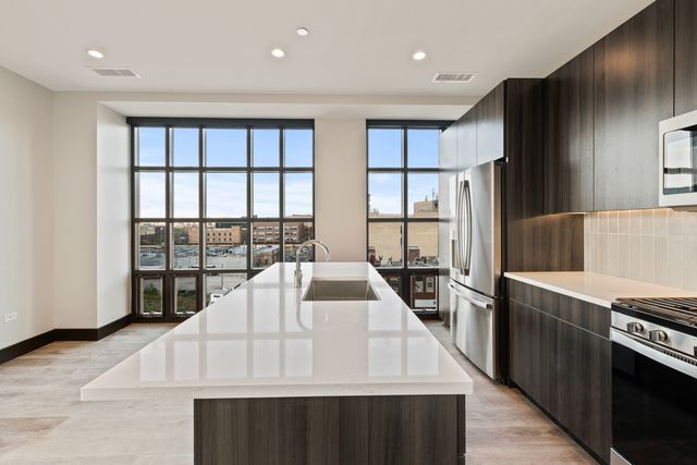 1123 W Randolph Street 601, Chicago, IL 60607