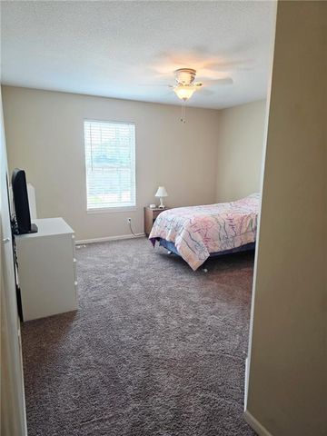 1052 Wyndham Drive, Lansing, KS 66043