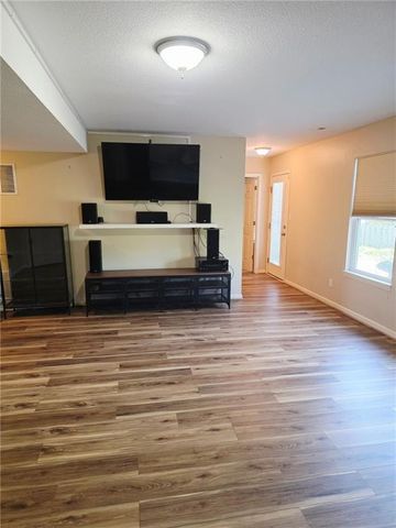 1052 Wyndham Drive, Lansing, KS 66043