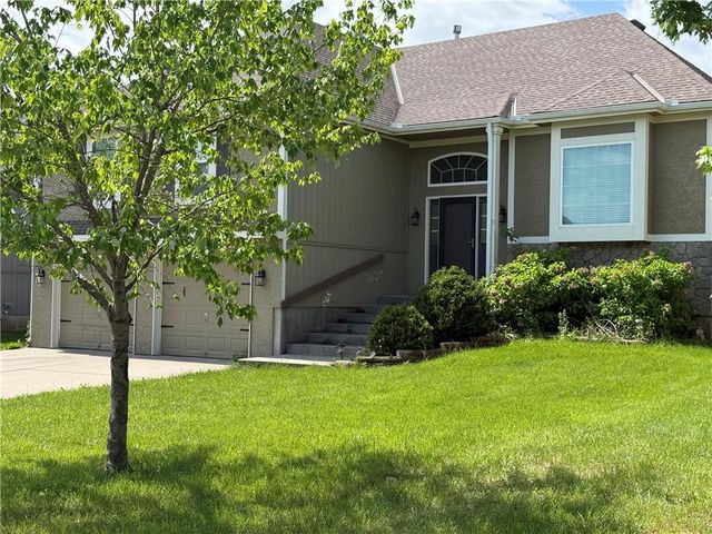 1052 Wyndham Drive, Lansing, KS 66043