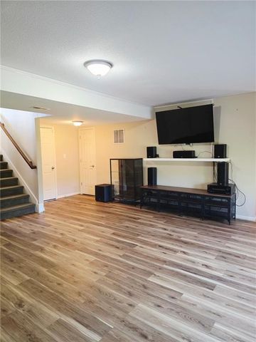 1052 Wyndham Drive, Lansing, KS 66043