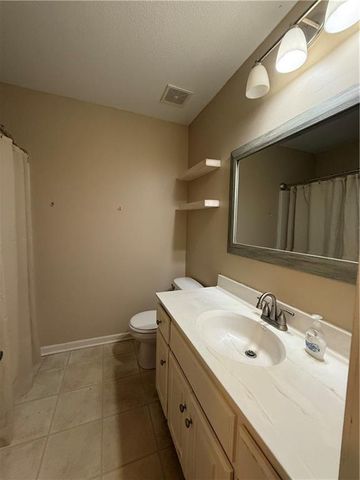 1052 Wyndham Drive, Lansing, KS 66043