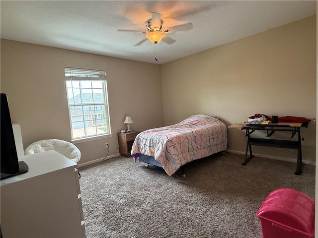 1052 Wyndham Drive, Lansing, KS 66043