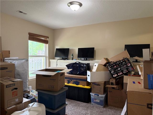 1052 Wyndham Drive, Lansing, KS 66043