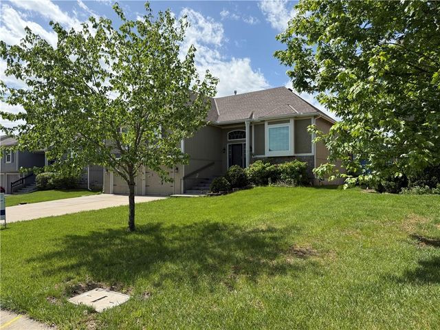 1052 Wyndham Drive, Lansing, KS 66043