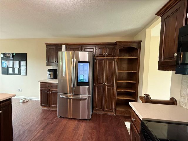 1052 Wyndham Drive, Lansing, KS 66043
