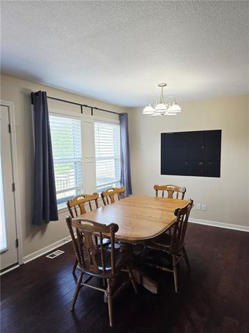 1052 Wyndham Drive, Lansing, KS 66043