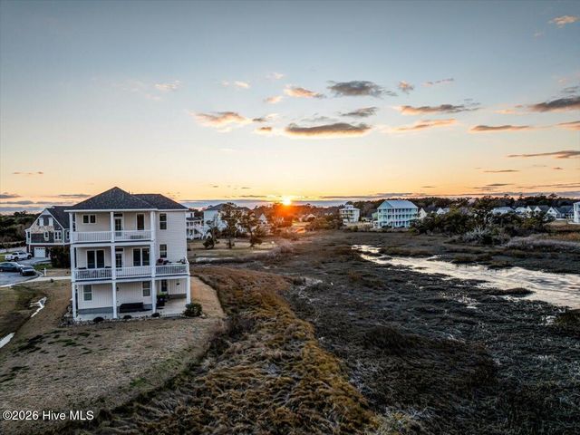 1206 Pinnacle Court, Morehead City, NC 28557