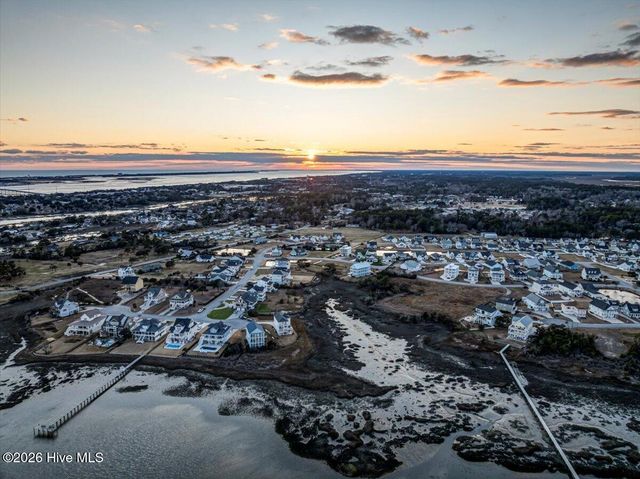 1206 Pinnacle Court, Morehead City, NC 28557